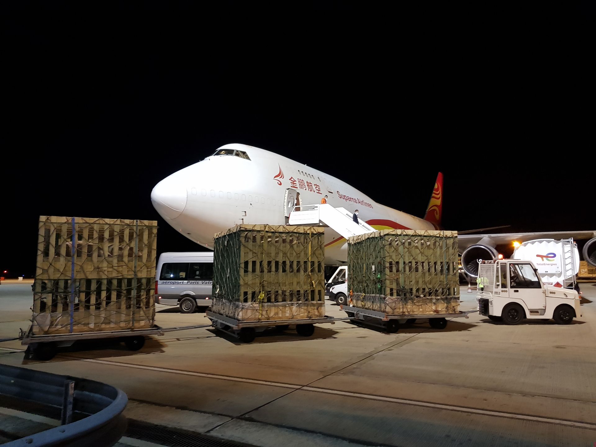 Night cargo loading at Paris Vatry airport